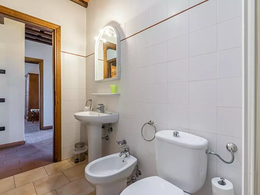 Immagine 19 di Albergo/B&B/Residence in vendita  a Lucca