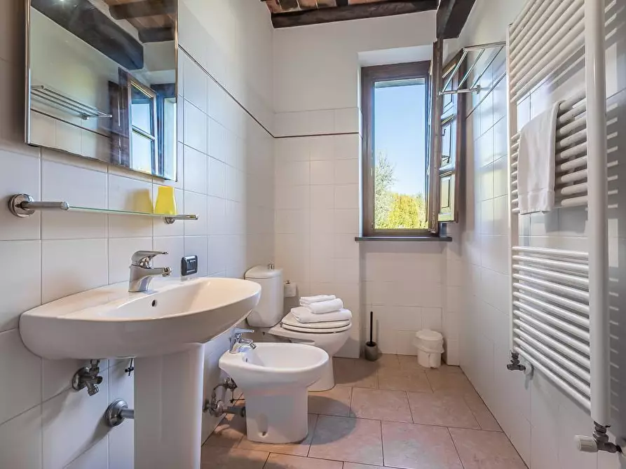 Immagine 24 di Albergo/B&B/Residence in vendita  a Lucca