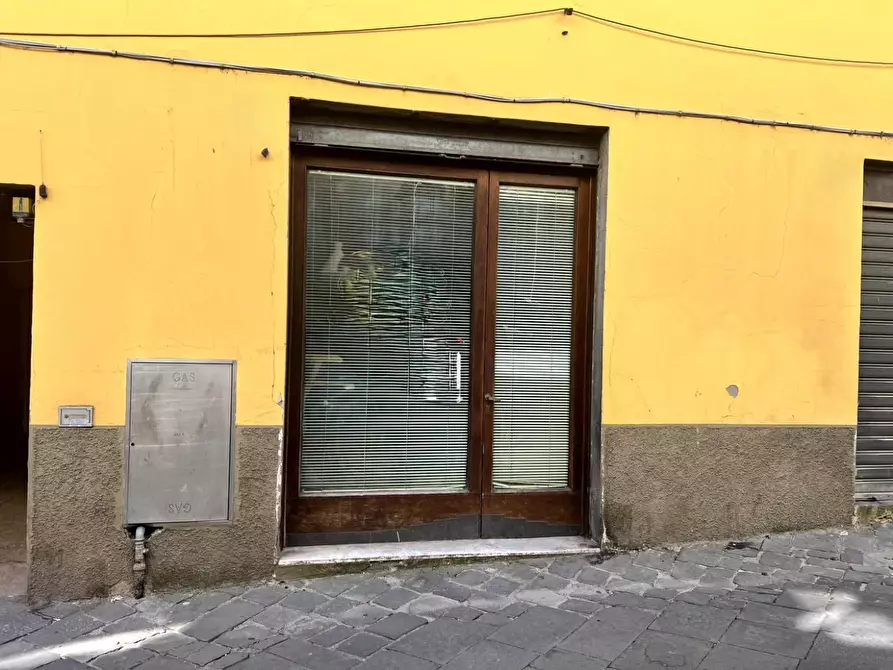 Immagine 13 di Locale commerciale in vendita  a Borgo A Mozzano