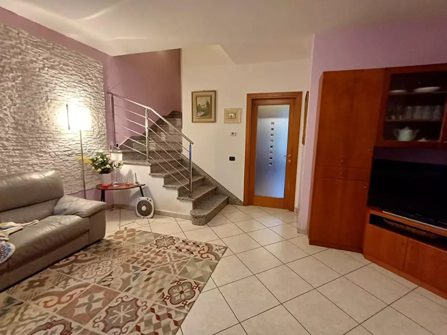 Immagine 2 di Villetta a schiera in vendita  a Vinci