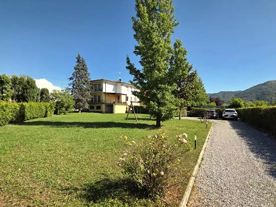 Immagine 33 di Casa bifamiliare in vendita  a Lucca