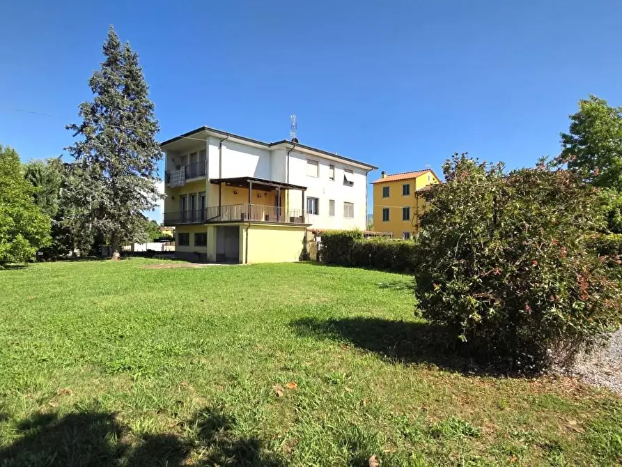 Immagine 29 di Casa bifamiliare in vendita  a Lucca