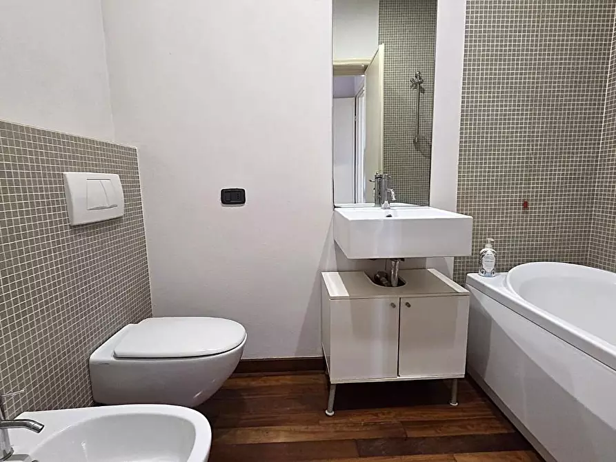 Immagine 12 di Casa bifamiliare in vendita  a Lucca