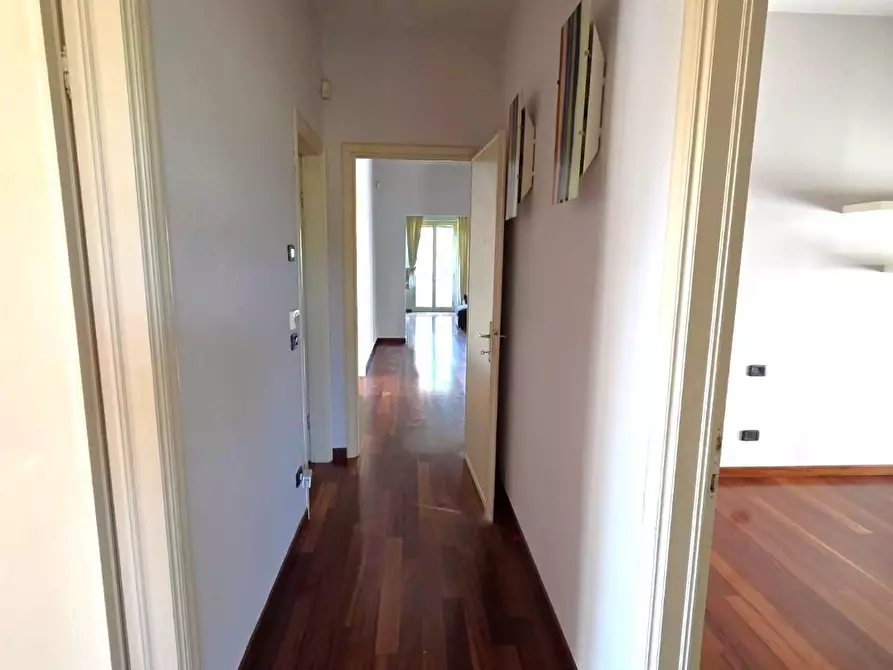 Immagine 11 di Casa bifamiliare in vendita  a Lucca