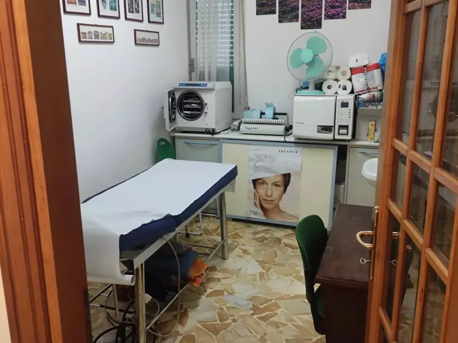 Immagine 6 di Laboratorio in vendita  a Castelnuovo Berardenga