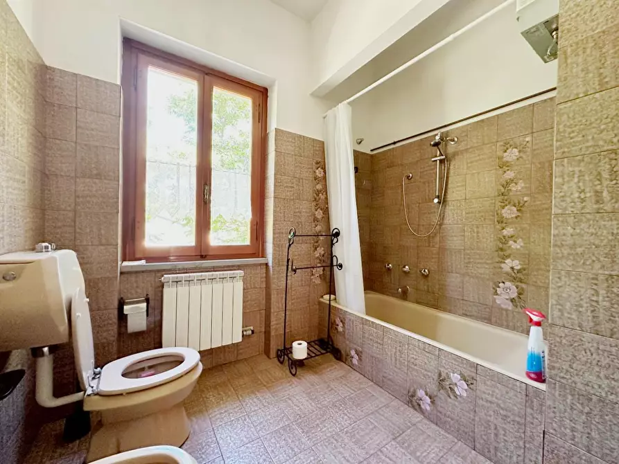 Immagine 18 di Villa in vendita  a Marliana