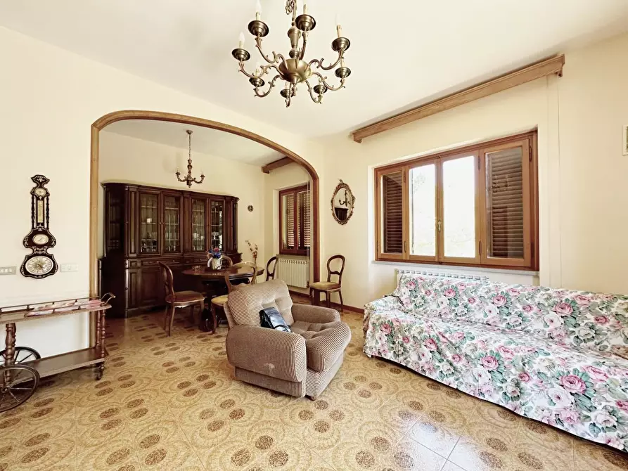 Immagine 3 di Villa in vendita  a Marliana