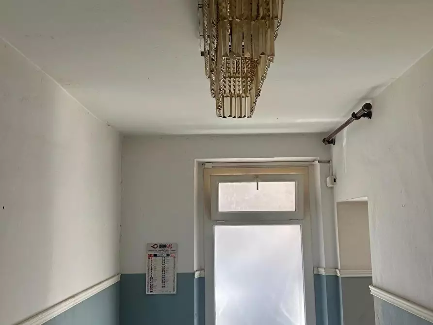 Immagine 14 di Negozio in vendita  a Viareggio