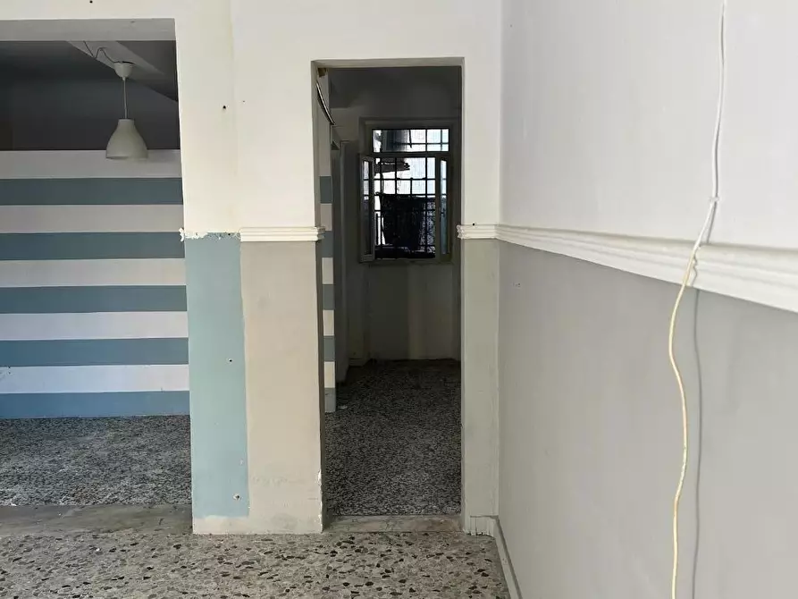 Immagine 11 di Negozio in vendita  a Viareggio