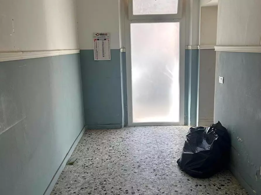 Immagine 15 di Negozio in vendita  a Viareggio