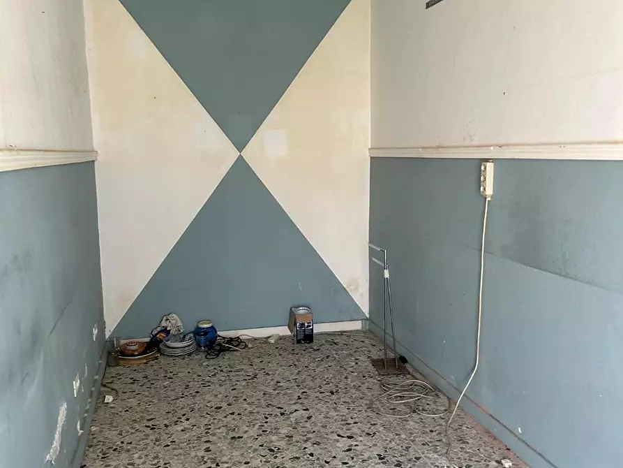 Immagine 16 di Negozio in vendita  a Viareggio
