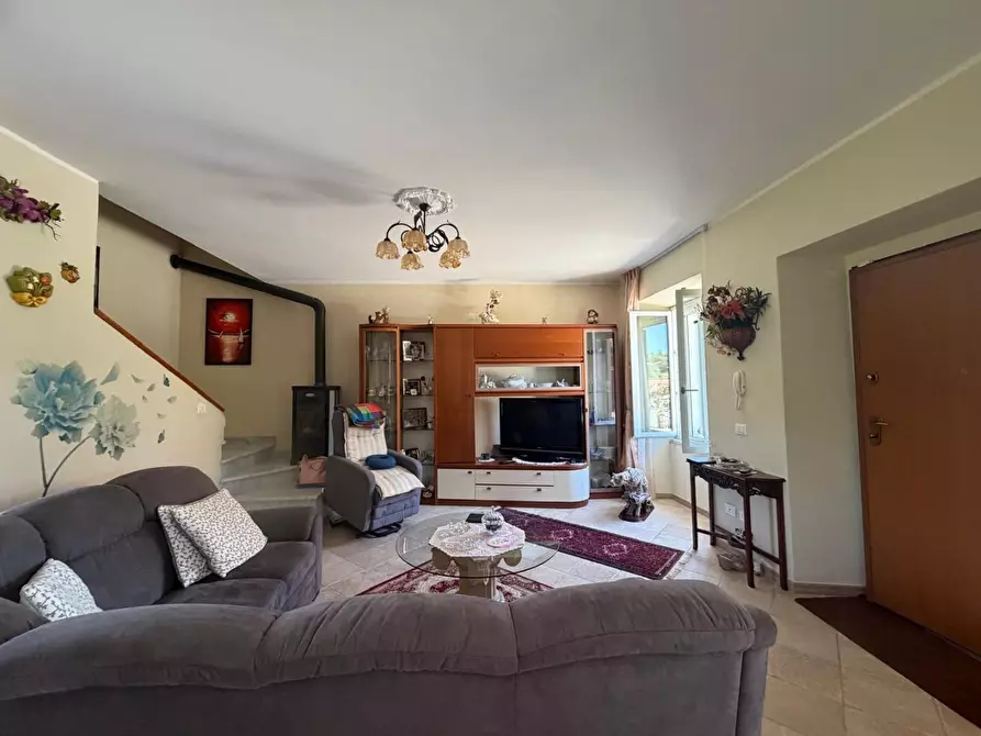 Immagine 9 di Casa semindipendente in vendita  a Fivizzano