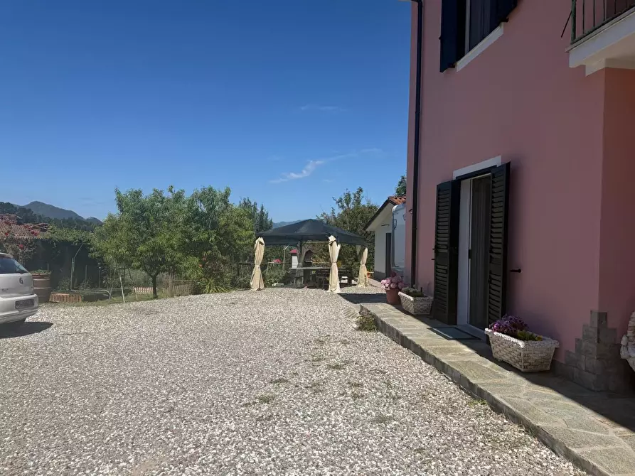 Immagine 2 di Casa semindipendente in vendita  a Fivizzano