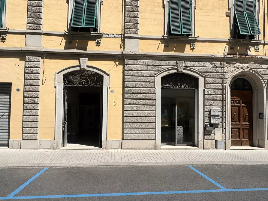 Immagine 1 di Locale commerciale in vendita  a Pontedera