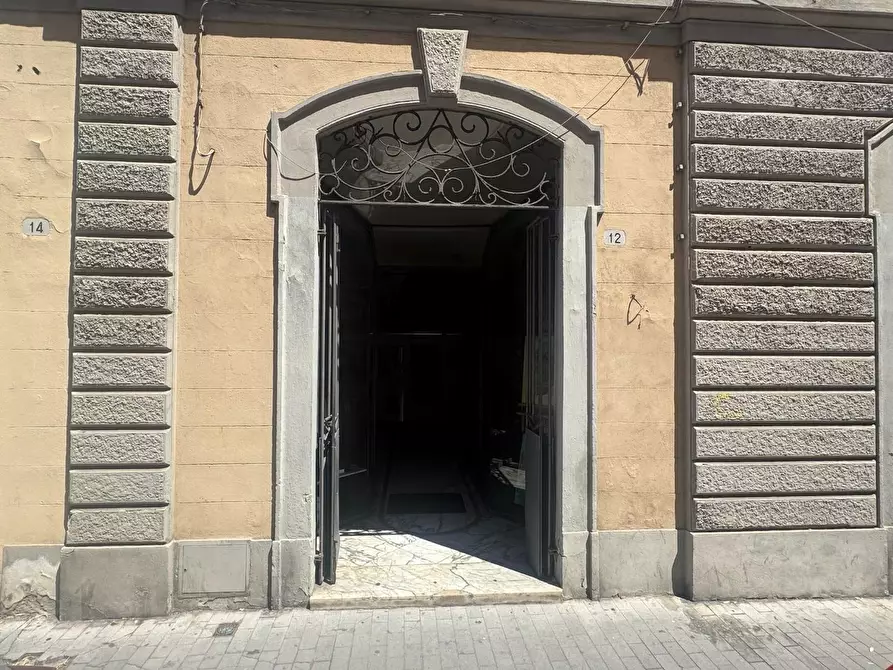 Immagine 3 di Locale commerciale in vendita  a Pontedera