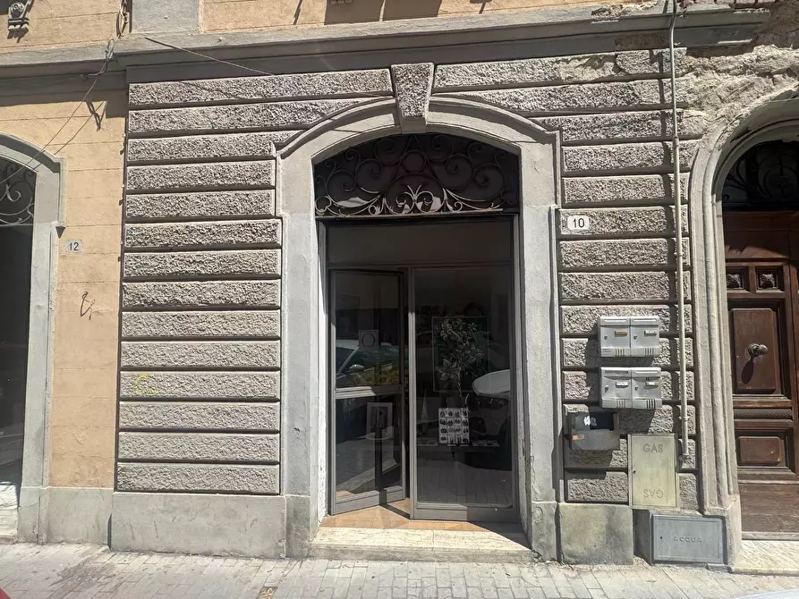 Immagine 2 di Locale commerciale in vendita  a Pontedera