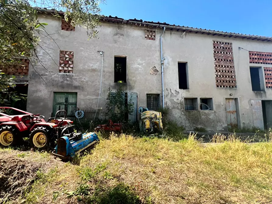 Immagine 4 di Deposito in vendita  a Lucca
