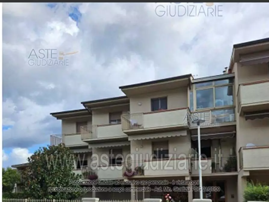Immagine 1 di Appartamento in vendita  a Figline E Incisa Valdarno