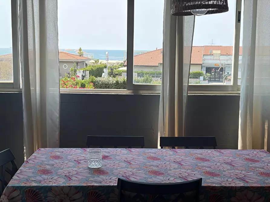 Immagine 1 di Mansarda in vendita  a Carrara