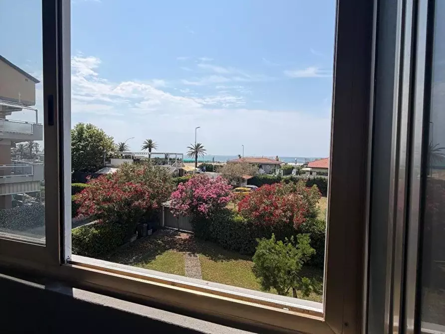 Immagine 10 di Mansarda in vendita  a Carrara