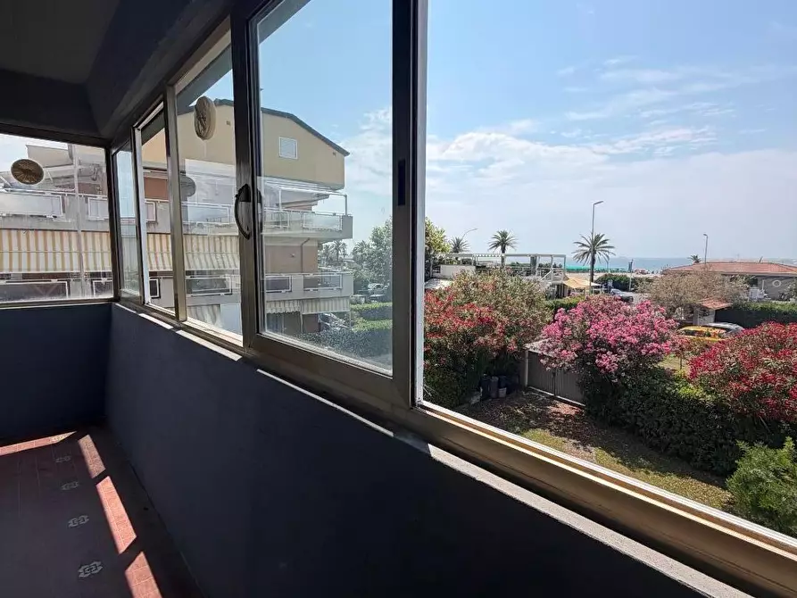 Immagine 11 di Mansarda in vendita  a Carrara