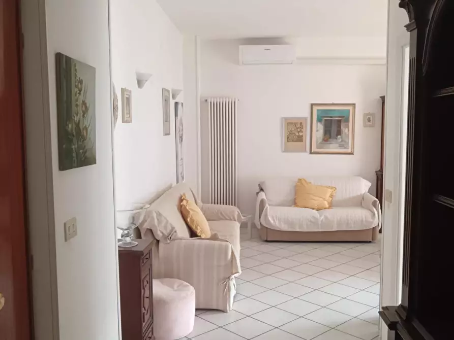 Immagine 2 di Appartamento in vendita  a Carrara