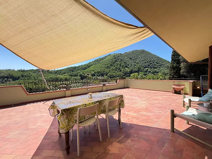 Immagine 15 di Villa in vendita  a Lucca