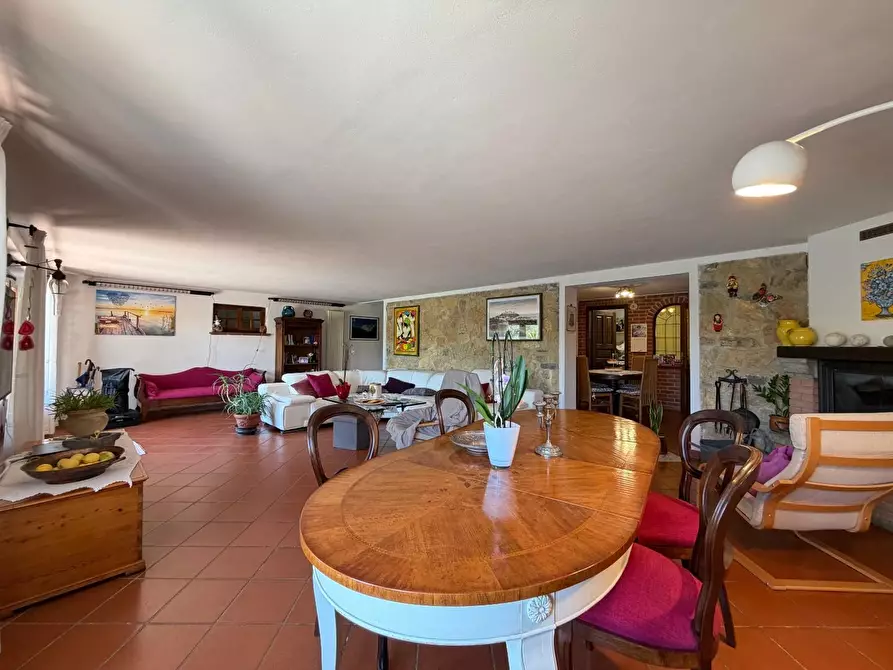 Immagine 23 di Villa in vendita  a Lucca