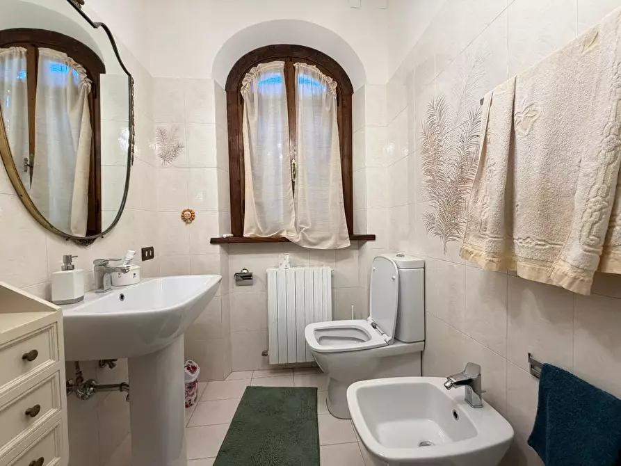Immagine 25 di Villa in vendita  a Lucca
