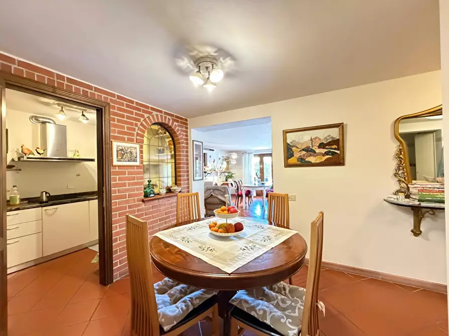 Immagine 22 di Villa in vendita  a Lucca