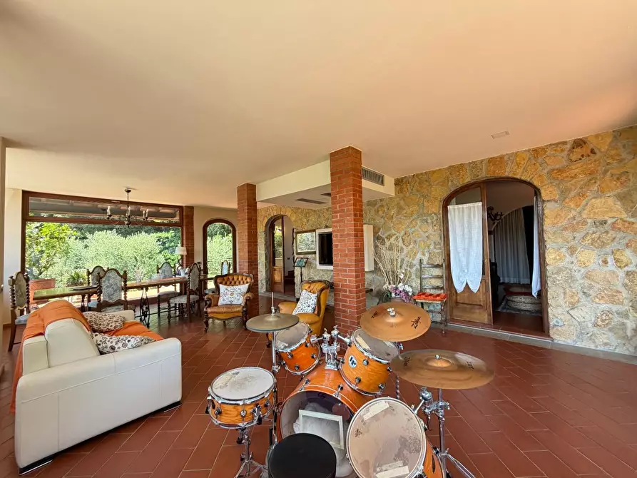 Immagine 12 di Villa in vendita  a Lucca