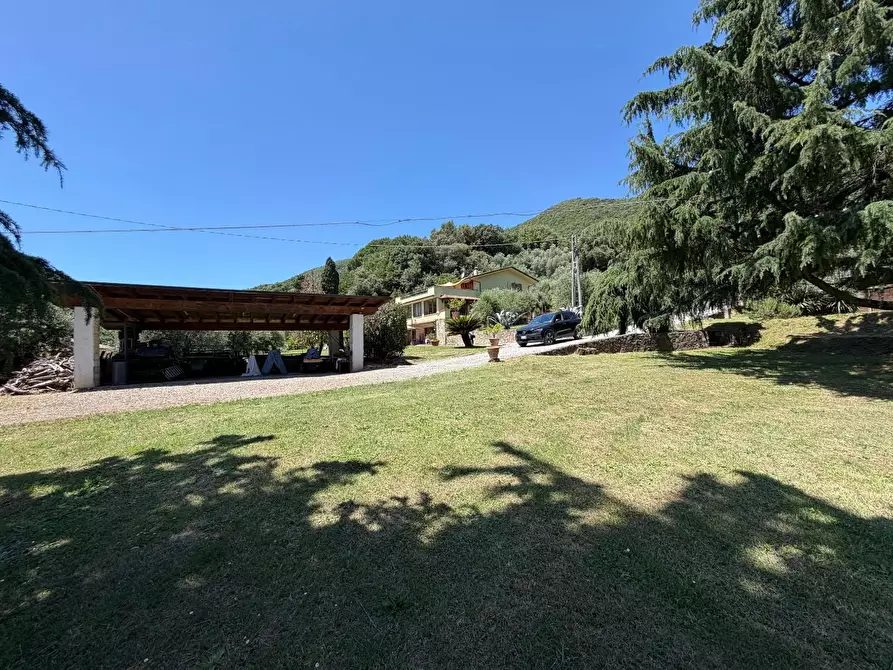 Immagine 28 di Villa in vendita  a Lucca