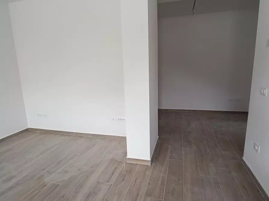 Immagine 7 di Ufficio in vendita  a Massa