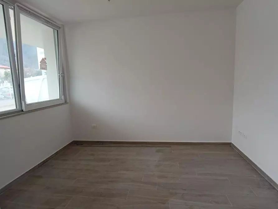 Immagine 15 di Ufficio in vendita  a Massa