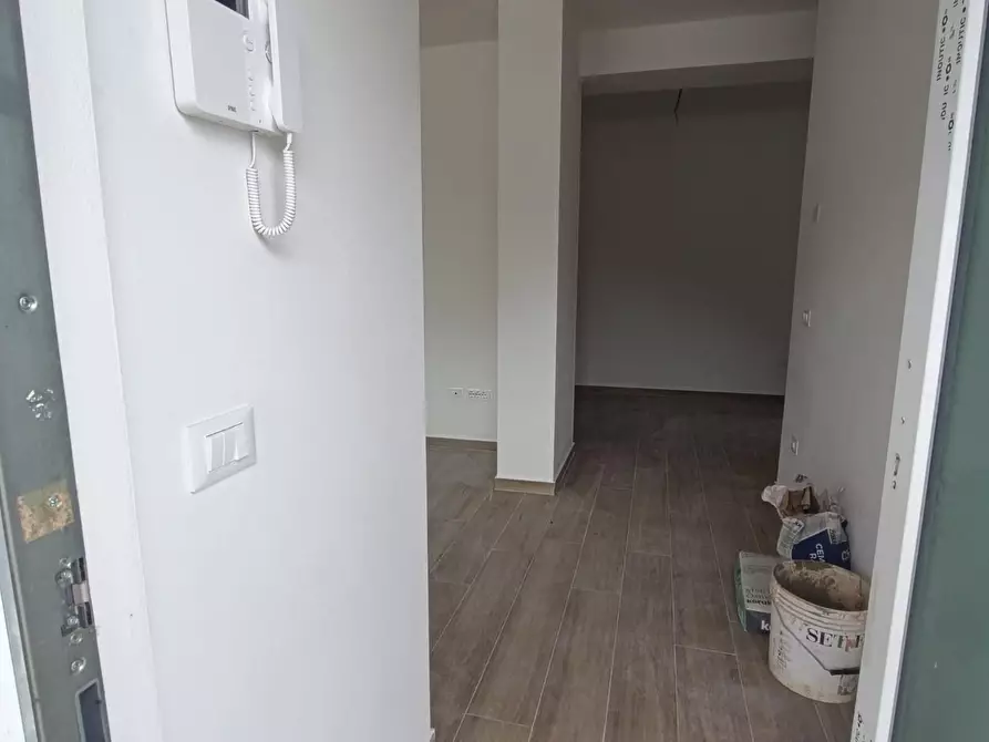 Immagine 16 di Ufficio in vendita  a Massa