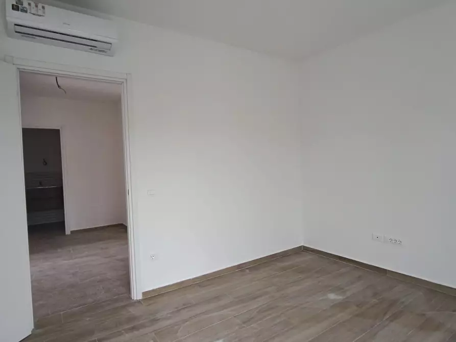 Immagine 5 di Ufficio in vendita  a Massa