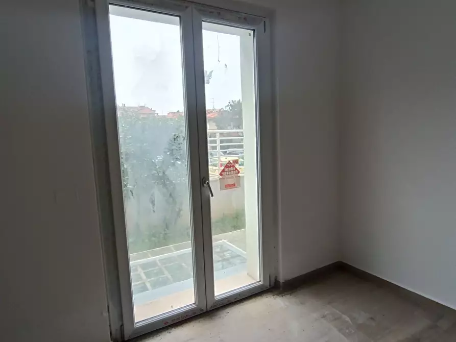 Immagine 11 di Ufficio in vendita  a Massa