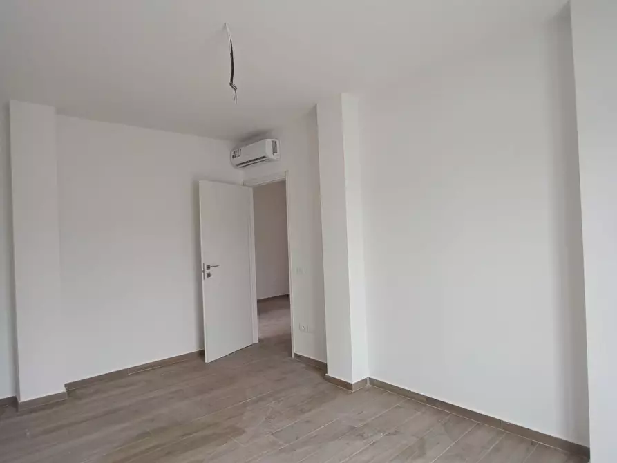 Immagine 3 di Ufficio in vendita  a Massa