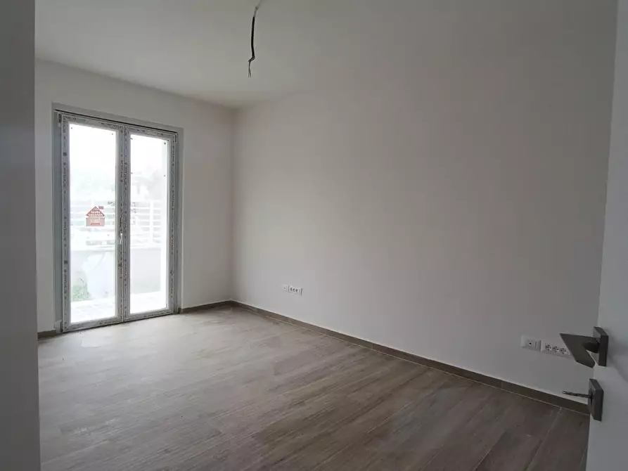 Immagine 14 di Ufficio in vendita  a Massa