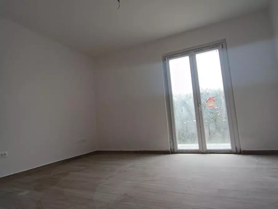 Immagine 6 di Ufficio in vendita  a Massa