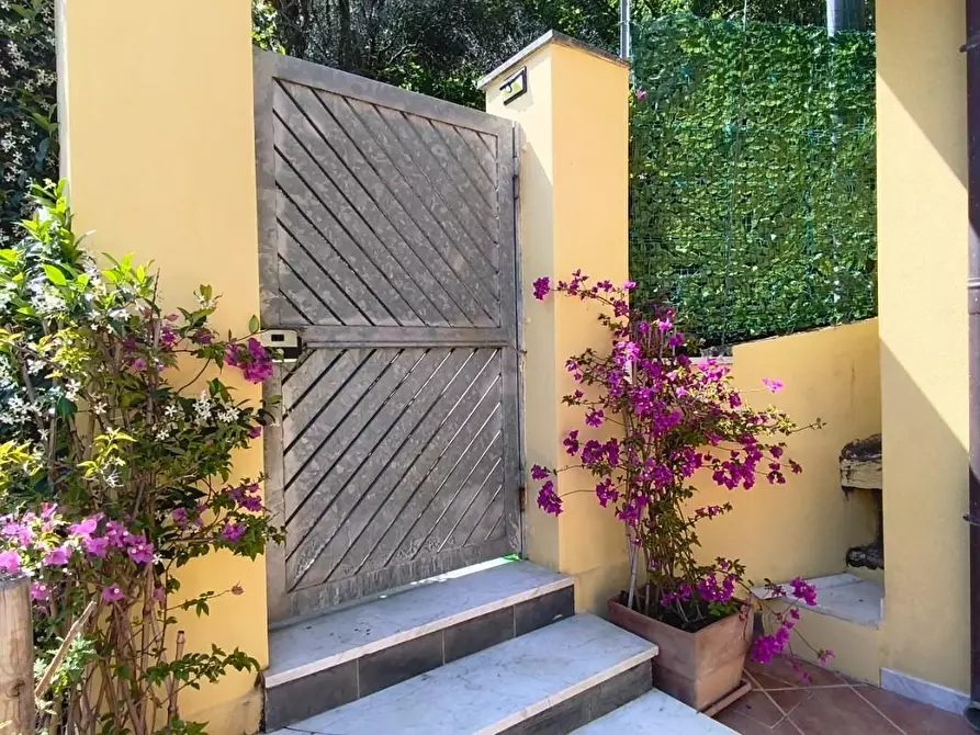 Immagine 4 di Casa semindipendente in vendita  a Carrara