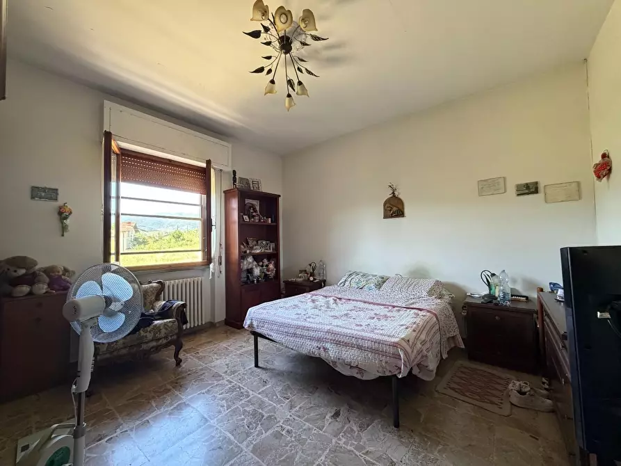 Immagine 9 di Casa indipendente in vendita  a Carmignano