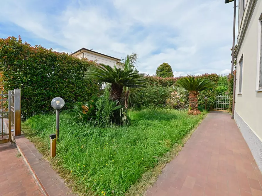 Immagine 4 di Villa in vendita  a San Giuliano Terme