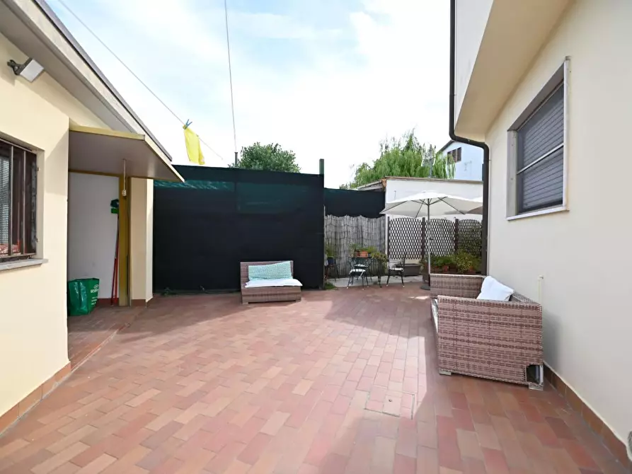 Immagine 8 di Villa in vendita  a San Giuliano Terme