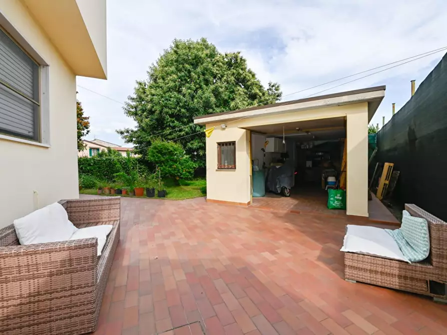 Immagine 11 di Villa in vendita  a San Giuliano Terme