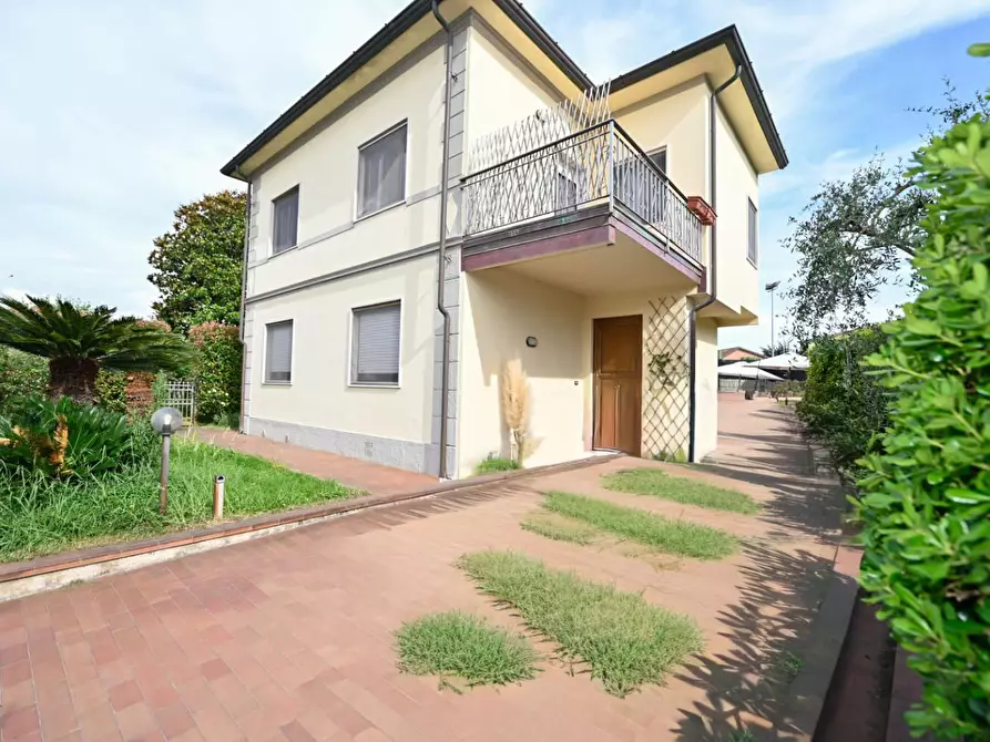 Immagine 1 di Villa in vendita  a San Giuliano Terme