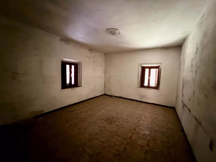 Immagine 26 di Casa colonica in vendita  a Vinci