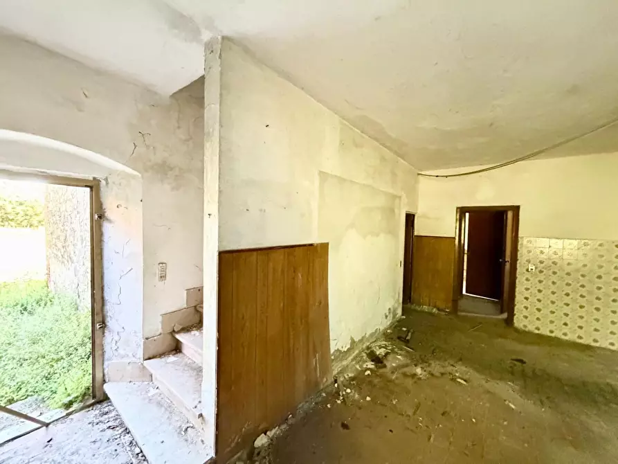 Immagine 23 di Casa colonica in vendita  a Vinci
