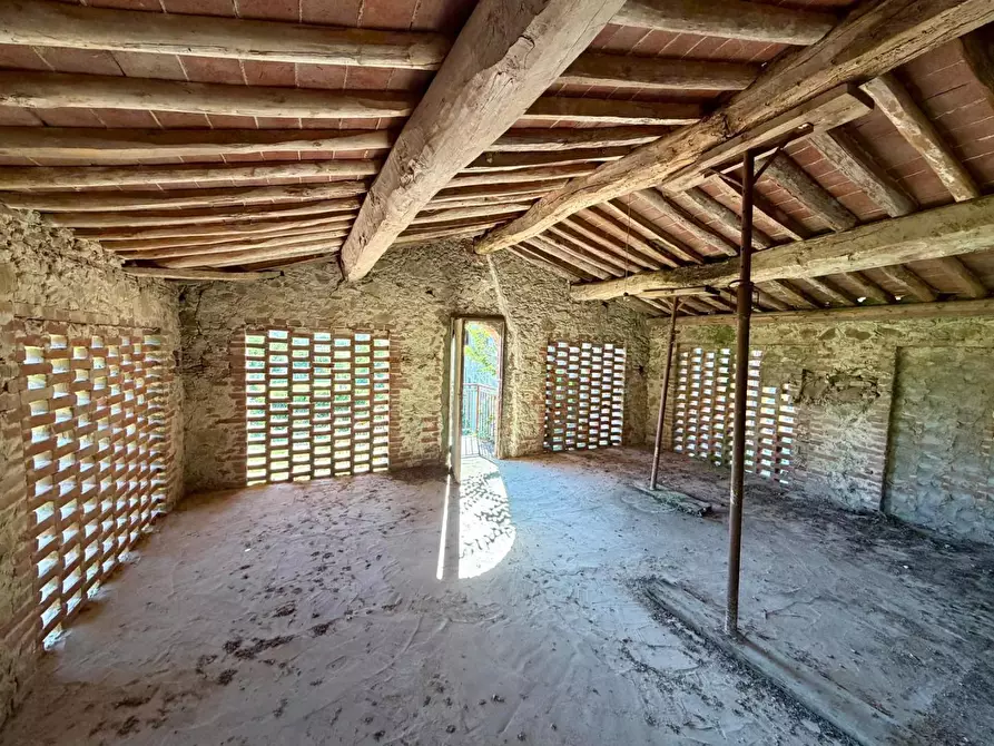 Immagine 16 di Casa colonica in vendita  a Vinci