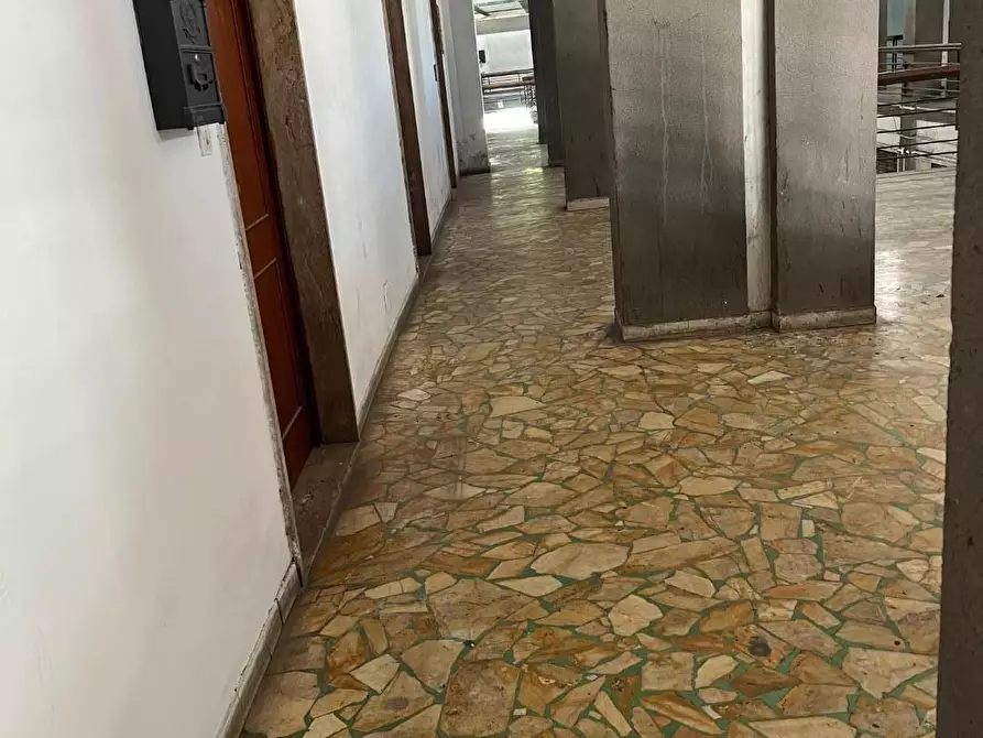 Immagine 1 di Ufficio in vendita  a Massa